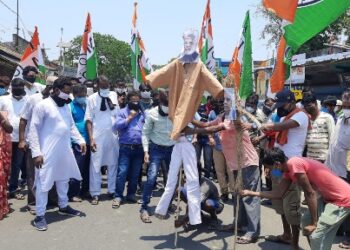 রাজ্যের মন্ত্রী ও বিধায়কদের গ্রেপ্তারির প্রতিবাদে পুড়লো মোদি ও ধনখড়ের কুশপুতুল