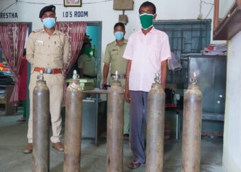 কালনায় অক্সিজেন সিলিন্ডারের কালোবাজারী গ্রেপ্তার, উদ্ধার ৭ সিলিন্ডার