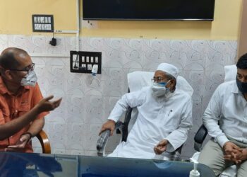 কাটোয়ার কোভিড পরিস্থিতি দেখতে এসে রাজ্যপালের বিরুদ্ধে তোপ দাগলেন গ্রন্থগারমন্ত্রী