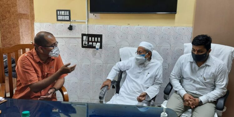 কাটোয়ার কোভিড পরিস্থিতি দেখতে এসে রাজ্যপালের বিরুদ্ধে তোপ দাগলেন গ্রন্থগারমন্ত্রী