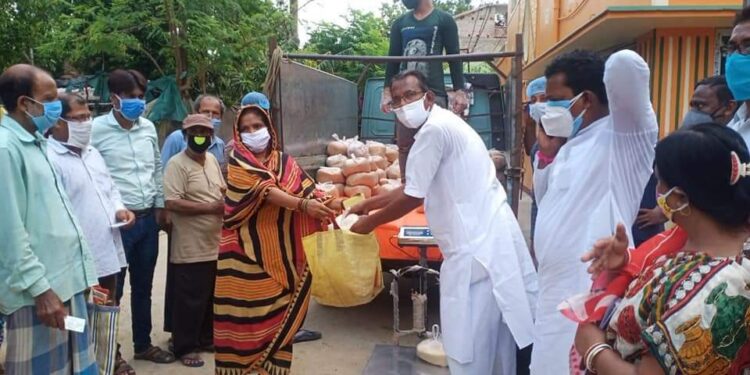 পূর্ব বর্ধমানের জামালপুরে রুপায়িত হল ’দুয়ারে রেশন’ প্রকল্পের পরীক্ষামূলক কর্মসূচী