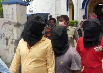 বর্ধমানে ওষুধ ব্যবসায়ীকে ছুরিকাহত করে লক্ষাধিক টাকা ছিনতাইয়ের ঘটনায় গ্রেপ্তার ৩ দুষ্কৃতি