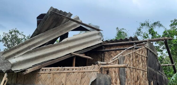 কাটোয়ার ৪ গ্রামে ঝড়ের তান্ডব, ক্ষতিগ্রস্ত বেশ কিছু ঘরবাড়ি