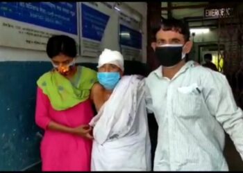 বর্ধমানে দমকা ঝড় ও বৃষ্টিতে ভাঙল গৃহস্থের বাড়ির একাংশ, জখম বৃদ্ধা