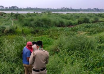 দামোদরের চরে ঝোপ থেকে উদ্ধার নিখোঁজ যুবকের মৃতদেহ