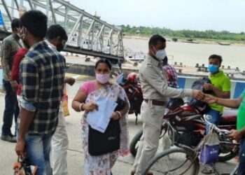 কাটোয়ায় লকডাউনের বিধিনিষেধ অমান্য করে নদী পারাপারের চেষ্টা, আটক ১৫