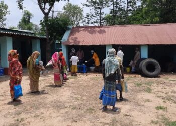 গলসির দুঃস্থ মানুষের মুখে অন্ন তুলে দিচ্ছে “ফজিলা-জাহিরের রান্নাঘর”, মুসলিম দম্পতির মানবিক উদ্যোগের প্রশংসায় পঞ্চমুখ এলাকাবাসী