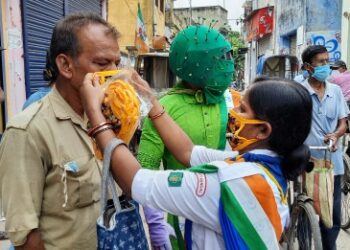 কাটোয়ায় করোনা নিয়ে সচেতনতামূলক প্রচারে স্বেচ্ছাসেবী সংস্থা