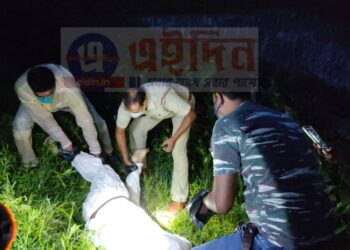 আউশগ্রামে অজ্ঞাতপরিচয় ব্যক্তির দেহ উদ্ধার, চাঞ্চল্য