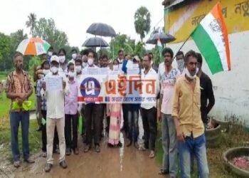 সুনীল মণ্ডলকে ’গদ্দার-মিরজাফর’ আখ্যা দিয়ে পথে নেমে বিক্ষোভ আবুজহাটির তৃণমূল কর্মীদের