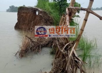বাঁধ ভেঙে জনজীবন থেকে বিচ্ছিন্ন কেতুগ্রাম ব্লকের নতুনগ্রাম
