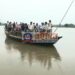 হয়নি পাকা সেতু, জীবনের ঝুঁকি নিয়ে ভরা দামোদরে নৌকায় যাত্রী পারাপার অমরপুর ও শম্ভুপুরে
