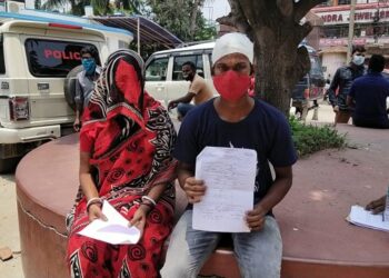 মোবাইল ছিনতাইয়ে বাধা দেওয়ায় যুবককে বেদম মারধরের অভিযোগ, বাঁচাতে গিয়ে আক্রান্ত মা