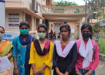 অবিভাবকরা বিজেপি সমর্থক হওয়ায় পঞ্চায়েত প্রধান কন্যাশ্রীর জন্য প্রয়োজনীয় শংসাপত্র দিতে চাইছেন না বলে অভিযোগ, বিডিওর দ্বারস্থ  ৫ ছাত্রী