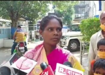 পুলিশের সহযোগীতায় ঘরে ফেরা মহিলা বিজেপি কর্মীকে সপরিবারকে ফের ঘরছাড়া করার অভিযোগ