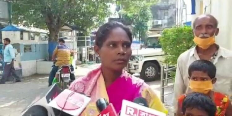 পুলিশের সহযোগীতায় ঘরে ফেরা মহিলা বিজেপি কর্মীকে সপরিবারকে ফের ঘরছাড়া করার অভিযোগ