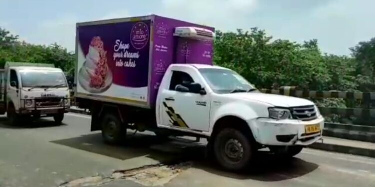 ‘মরণফাঁদ’ হয়ে উঠেছে ২-বি জাতীয় সড়কে হলদীর খড়ি নদীর উপরে সেতু