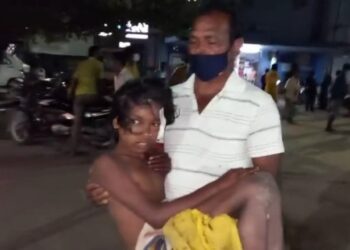 মালদায় “যাদুটোনা” করার অভিযোগ তুলে বধুর উপর হাঁসুয়া নিয়ে হামলা  !   বাঁচাতে গিয়ে আক্রান্ত দুই নাবালিকা মেয়ে