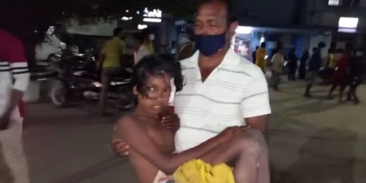 মালদায় “যাদুটোনা” করার অভিযোগ তুলে বধুর উপর হাঁসুয়া নিয়ে হামলা ! বাঁচাতে গিয়ে আক্রান্ত দুই নাবালিকা মেয়ে