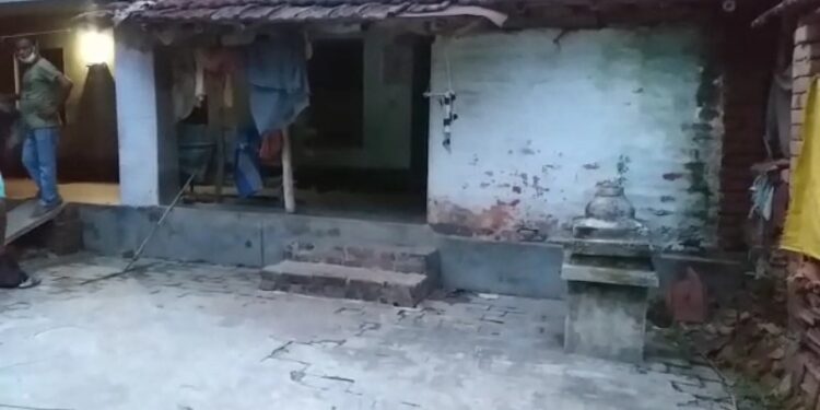 সন্ধ্যা হলেই ভুতের উৎপাত ! ‘ভয়ে’ বাড়ি ছেড়ে পালালো পরিবার