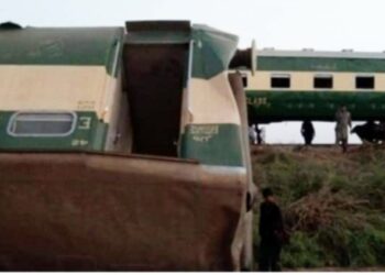 পাকিস্থানে দুই ট্রেনের মুখোমুখি সংঘর্ষ, মৃত কমপক্ষে ৩২,জখম ৬৪,পূর্ণাঙ্গ তদন্তের নির্দেশ প্রধানমন্ত্রীর