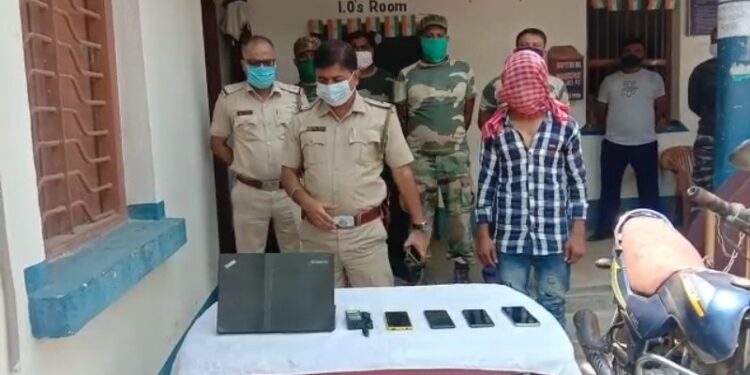 মালদার পুকুরিয়ায় চোরাই বাইক-ল্যাপটপ-স্মার্টফোনসহ ধৃত দুষ্কৃতি