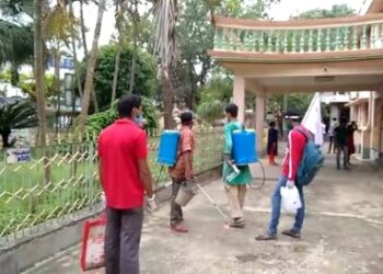 ভাতার বাজারের জনবহুল এলাকা স্যানিটাইজেশনে উদ্যোগী হল রেড ভলেন্টিয়ার্স