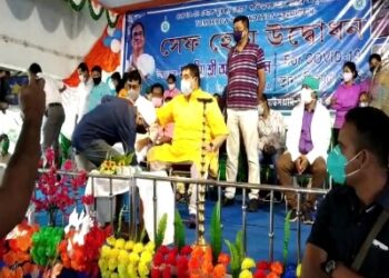 অনুব্রত মণ্ডলকে “মহামানব” আখ্যা দিলেন আউশগ্রাম-১ ব্লকের বিডিও, পালটা অনুব্রত করলেন বিডিওর সুখ্যাতি