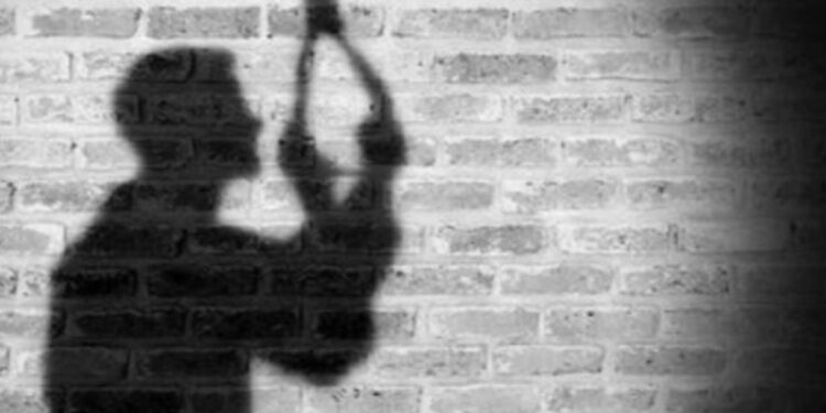 একাকীত্বের জেরে মানসিক অবসাদে আত্মঘাতী যুবক