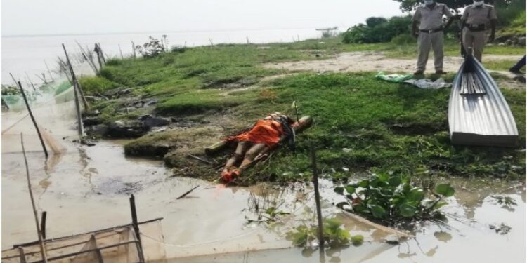 মানিকচকে গঙ্গায় কলা গাছের ভেলায় ভেসে এল মহিলার পচাগলা দেহ, চাঞ্চল্য এলাকায়