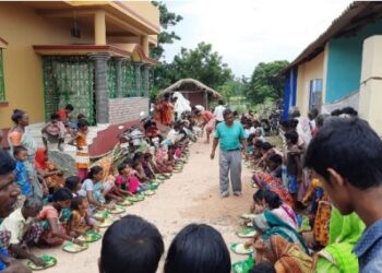 লকডাউনের জন্য দুঃস্থদের একবেলার  খাবারের আয়োজন করছে তৃণমূলের সংখ্যালঘু সেল