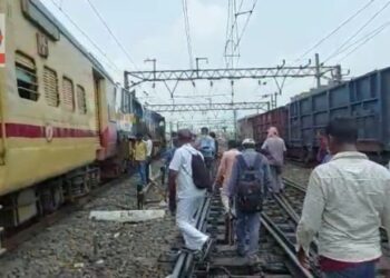 বর্ধমানে লাইনচ্যুত আপ হাওড়া-রাধিকাপুর এক্সপ্রেস