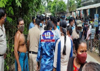 পুলিশকে সঙ্গে নিয়ে বেদখল সরকারি জায়গা দখলমুক্ত করল প্রশাসন, উত্তেজনা কাটোয়ায়