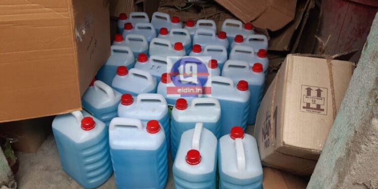 বর্ধমান শহরে ৩০০ লিটার নকল স্যানিটাইজারসহ গ্রেফতার ৪