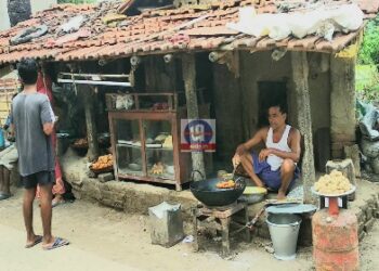 এক টাকা মূল্যে ’চপ’ বেচে বিত্তশালী হিমাংশু,বেকারদের দেখাচ্ছেন রোজগারের দিশা