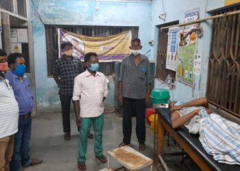 গাছ কাটার প্রতিবাদ করায় নিজের দলের কর্মীদের হাতে আক্রান্ত তৃণমূল কর্মী