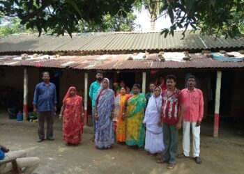 লটারির টিকিট বিক্রির ব্যবসা করতে গিয়ে নিঃস্ব প্রৌঢ় টিকিট কাটতেই কোটিপতি