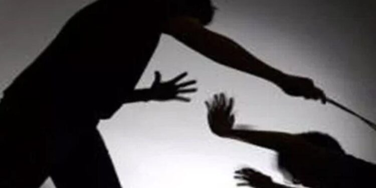 বাড়িতে গিয়ে কান্নাকাটি করায় ১৫ মাস বয়সী শিশুকে মারধরের অভিযোগে গ্রেফতার প্রতিবেশী