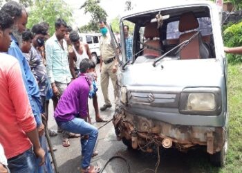 ভাতারে লরি-মারুতি ভ্যানের মুখোমুখি সংঘর্ষে মৃত রোগী, আহত ৪