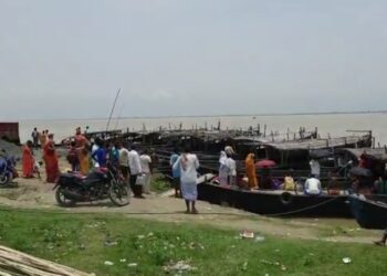 ঝাড়খণ্ড পুলিশের বিরুদ্ধে অত্যাচারের অভিযোগ, আন্তরাজ্য নৌকো চলাচল বন্ধ করে দিল মানিকচক ঘাটের মাঝিরা