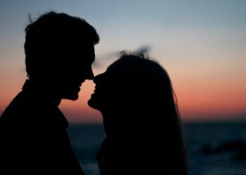 বান্ধবীর সঙ্গে শারিরীক সম্পর্কের সময় বিপত্তি, গোপন অঙ্গ কেটে হাসপাতালের আইসিইউতে যুবক