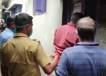 বাড়িতে ঢুকে লুটপাটের পর তরুনীকে গনধর্ষন করে চম্পট দিল দুষ্কৃতিদল