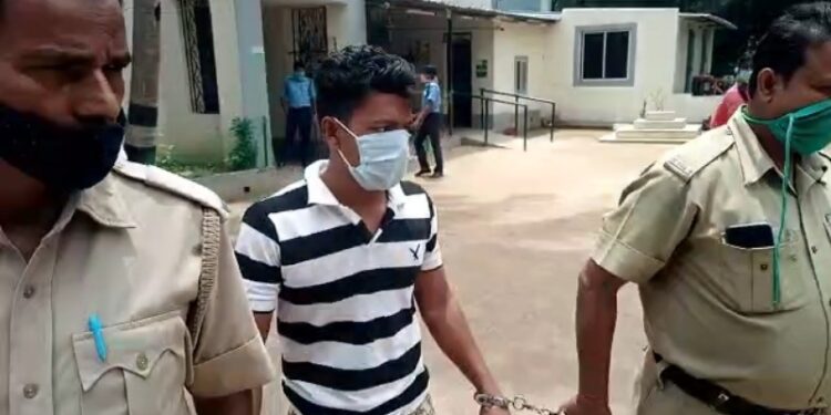 ভাতারে গৃহস্থের বাড়িতে বোমা বিস্ফোরণ ঘটনা, বোমা মজুত রাখার অভিযোগে গ্রেফতার ওই পরিবারের যুবক