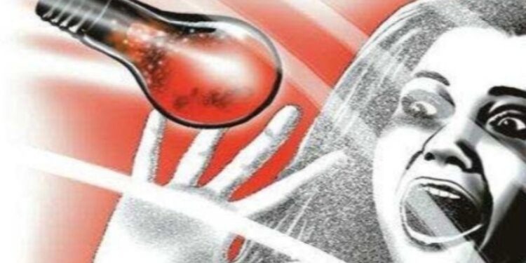 কৃষ্ণনগরে ছাত্রীর উপর অ্যাসিড হামলা