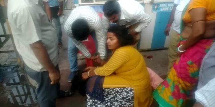 মালদায় ফ্লাইওভার থেকে ঝাঁপ দিয়ে আত্মহত্যার চেষ্টা গৃহবধূর