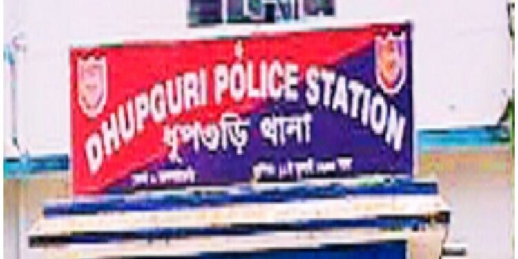 ধুপগুড়িতে নগ্ন ভিডিয়ো ভাইরাল হওয়া কিশোরীর মায়ের দেহ উদ্ধার ঘিরে চাঞ্চল্য