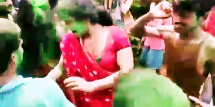 মেমারিতে  তৃণমূলের বিজয় মিছিলে অশালীন নাচ-গান !  সরব হলেন বিজেপির অগ্নিমিত্রা