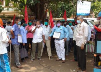 ভাতারে বিভিন্ন দাবিতে সিপিএমের শাখা সংগঠনগুলির অবস্থান বিক্ষোভ কর্মসূচি