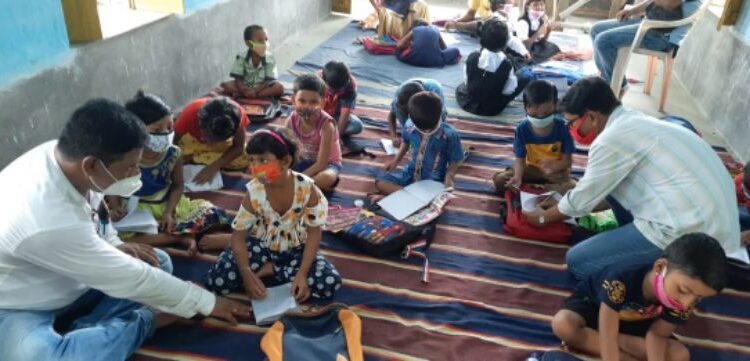 কাটোয়ায় শুরু হল ‘কিশলয় পাঠশালা’, দুঃস্থ পরিবারের পড়ুয়াদের জন্য উদ্যোগ বামপন্থী শিক্ষক সংগঠনের