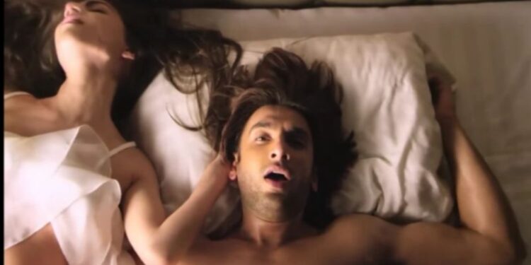 মাত্র ১২ বছর বয়সে প্রথম যৌন সম্পর্কে লিপ্ত হন বলিউড অভিনেতা  রণবীর সিংহ, তখনই প্রথম ব্যাবহার করেছিলেন কন্ডোম
